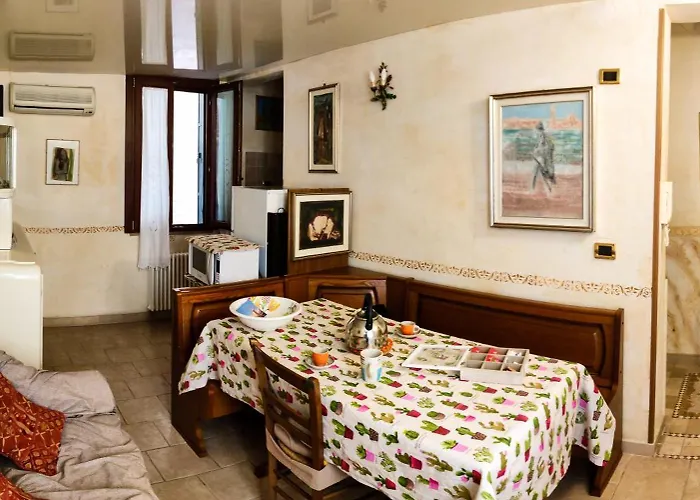 Ca' Degli Artisti *