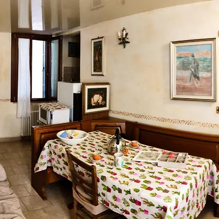 Ca' Degli Artisti *